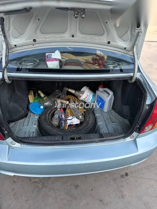 هيونداي فيرنا 2005 أزرق غامق مستعملة للبيع - 10