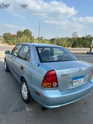 هيونداي فيرنا 2005 أزرق غامق مستعملة للبيع