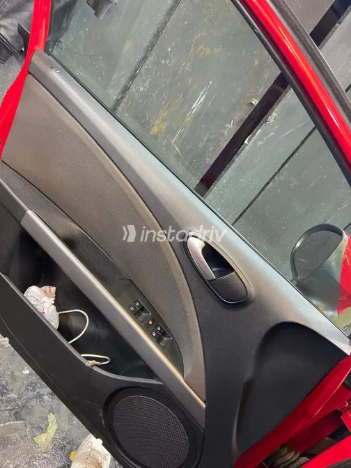 سيات ليون 2012 أبيض مستعملة للبيع - 1