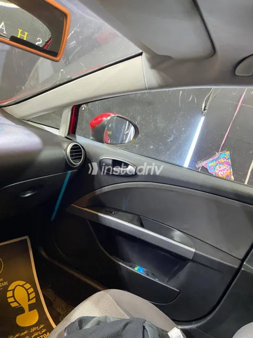 سيات ليون 2012 أبيض مستعملة للبيع - 2