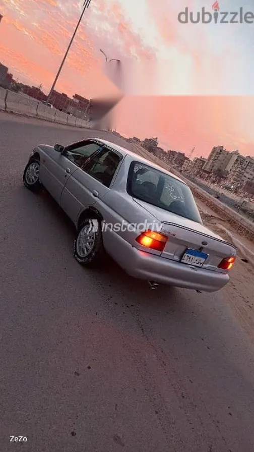 فورد اسكورت 1998 فضي مستعملة للبيع - 8