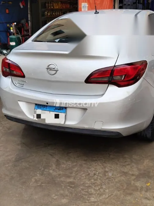 Opel Astra 2017 Silver Used for Sale - 3