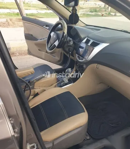 هيونداي اكسنت 2015 ذهبي مستعملة للبيع - 6