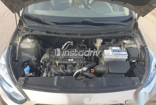 هيونداي اكسنت 2015 ذهبي مستعملة للبيع - 8