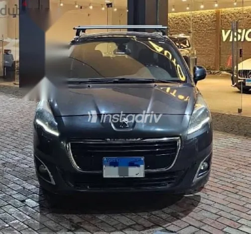 بيجو 5008 2017 رمادي مستعملة للبيع - 1