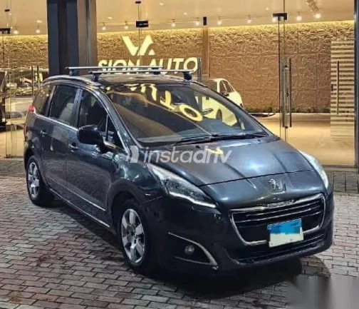 بيجو 5008 2017 رمادي مستعملة للبيع - 2