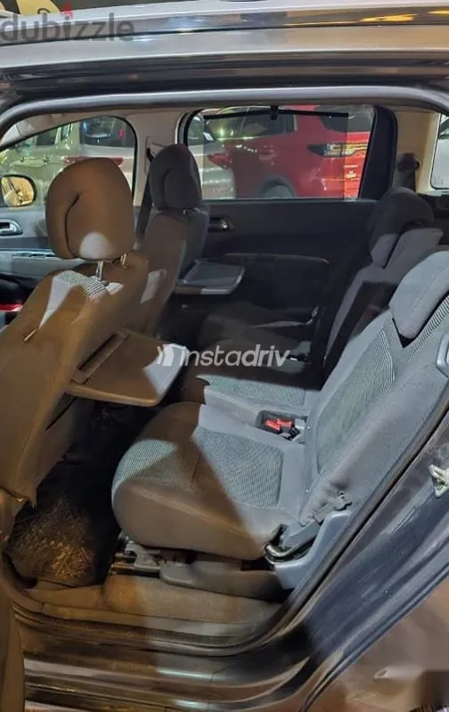 بيجو 5008 2017 رمادي مستعملة للبيع - 4