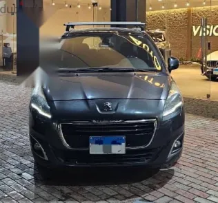 بيجو 5008 2017 رمادي مستعملة للبيع