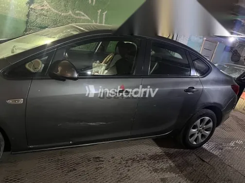 اوبل أسترا 2018 رمادي مستعملة للبيع - 1