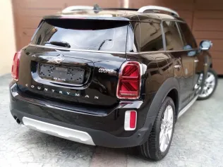 مينى كانترى مان 2022 أبيض مستعملة للبيع