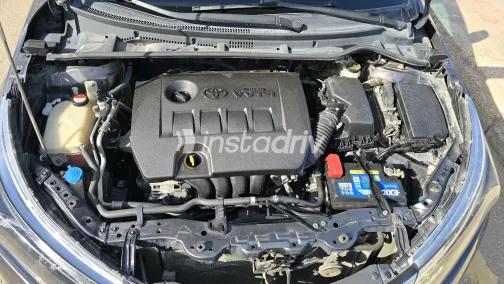 تويوتا كورولا 2015 أبيض مستعملة للبيع - 2