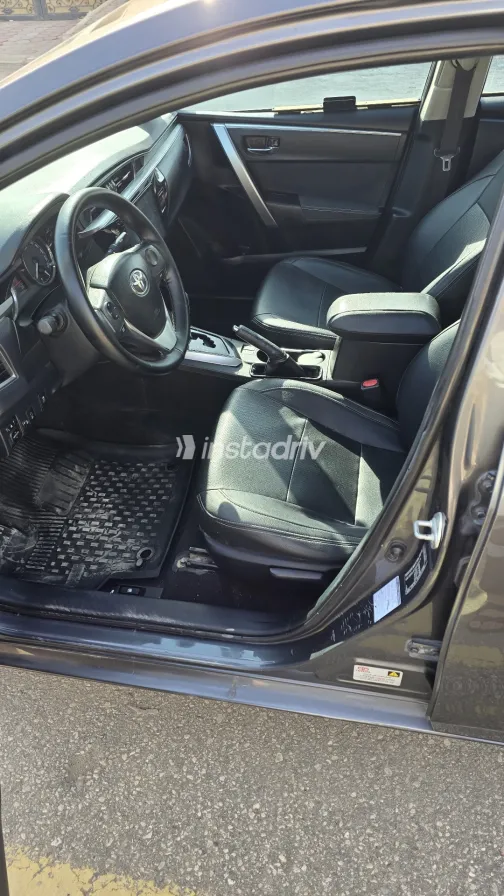 تويوتا كورولا 2015 أبيض مستعملة للبيع - 7