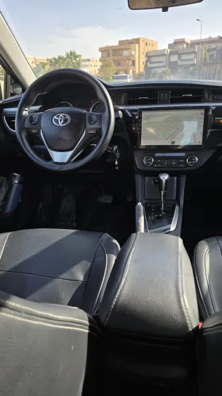 تويوتا كورولا 2015 أبيض مستعملة للبيع