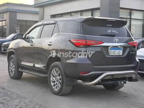 تويوتا فورتشنر 2022 أبيض مستعملة للبيع - 1