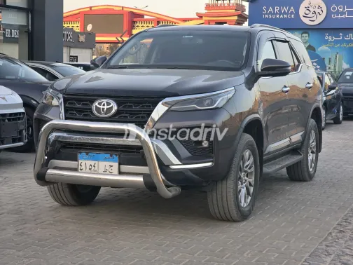 تويوتا فورتشنر 2022 أبيض مستعملة للبيع - 9