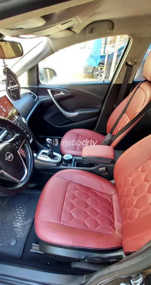 Opel Astra 2013 White Used for Sale - 3