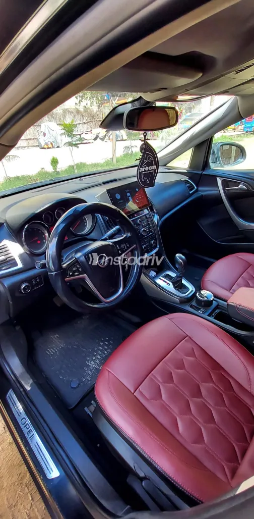 Opel Astra 2013 White Used for Sale - 7