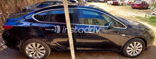 Opel Astra 2013 White Used for Sale - 8