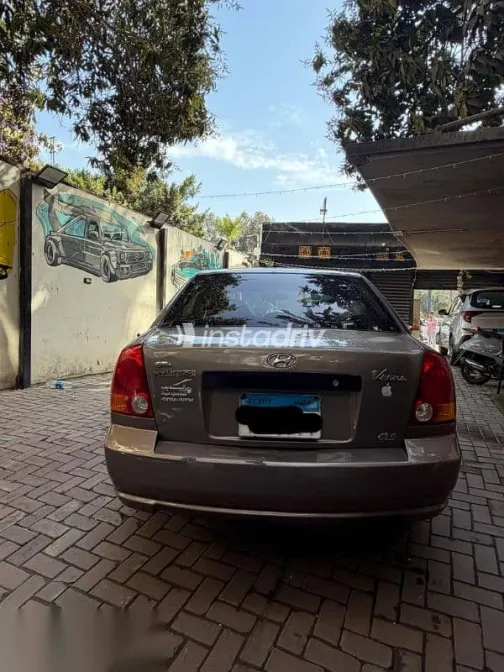 Hyundai Verna 2017 White Used for Sale - 2