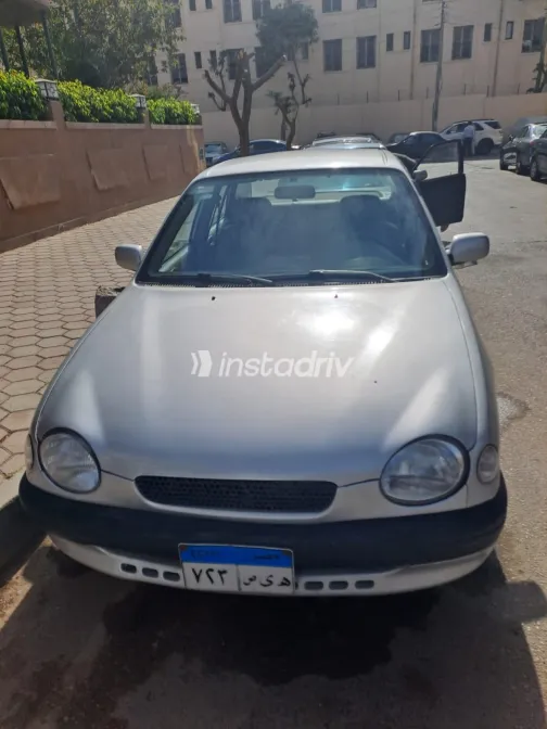 تويوتا كورولا 1990 أبيض مستعملة للبيع - 3