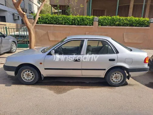 تويوتا كورولا 1990 أبيض مستعملة للبيع - 7