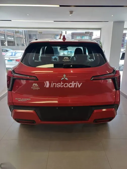 ميتسوبيشي اوت لاندر 2025 أحمر جديدة للبيع - 4