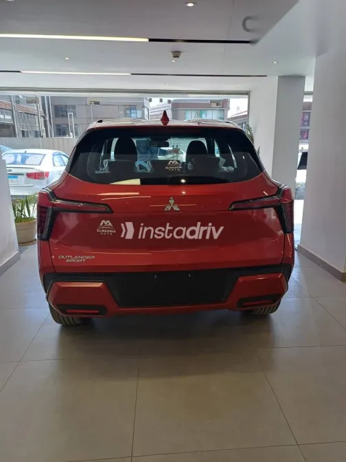 ميتسوبيشي اوت لاندر 2025 أحمر جديدة للبيع - 5