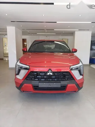 ميتسوبيشي اوت لاندر 2025 أحمر جديدة للبيع