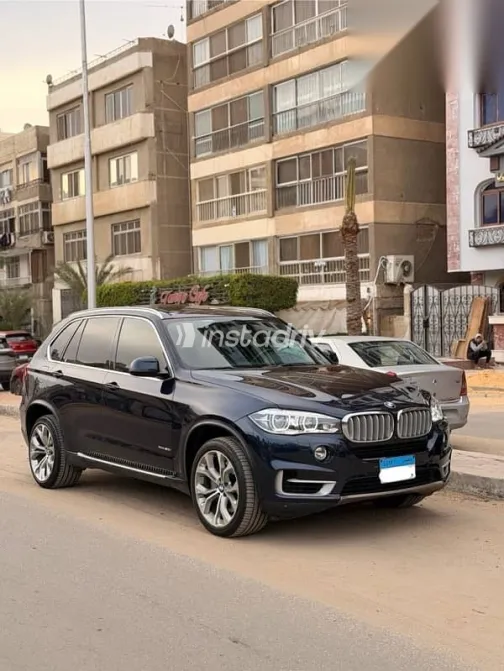 بي ام دبليو X5 2018 أزرق غامق مستعملة للبيع - 2