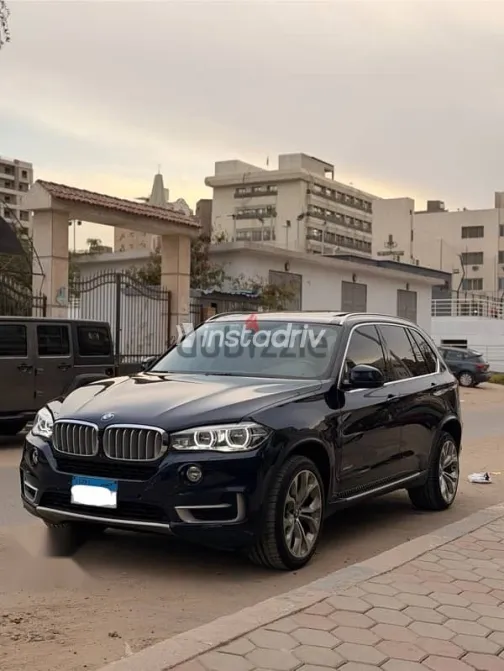 بي ام دبليو X5 2018 أزرق غامق مستعملة للبيع - 3