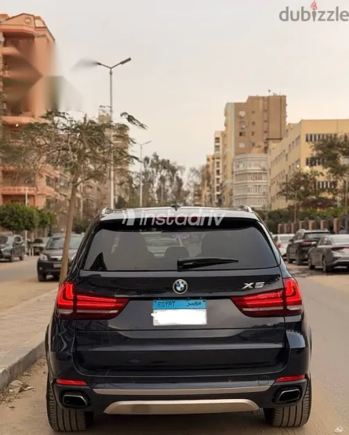 بي ام دبليو X5 2018 أزرق غامق مستعملة للبيع - 4