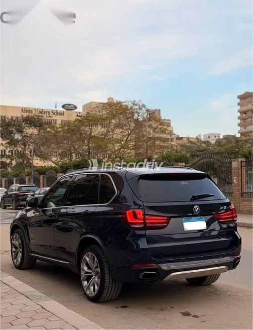 بي ام دبليو X5 2018 أزرق غامق مستعملة للبيع - 5