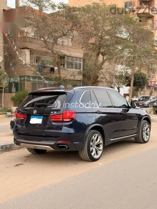 بي ام دبليو X5 2018 أزرق غامق مستعملة للبيع - 6