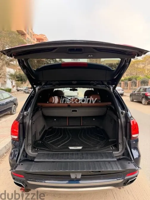 بي ام دبليو X5 2018 أزرق غامق مستعملة للبيع - 8