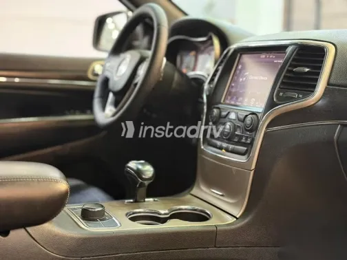 جيب شيروكي 2016 رمادي مستعملة للبيع - 6