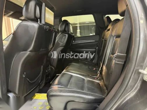 جيب شيروكي 2016 رمادي مستعملة للبيع - 8