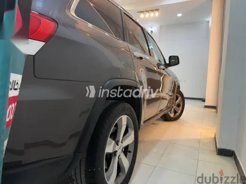 جيب شيروكي 2016 رمادي مستعملة للبيع - 9