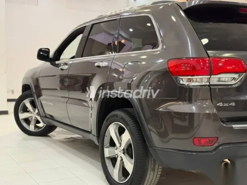 جيب شيروكي 2016 رمادي مستعملة للبيع - 10