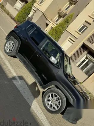 جيب رينيجيد 2017 أسود مستعملة للبيع
