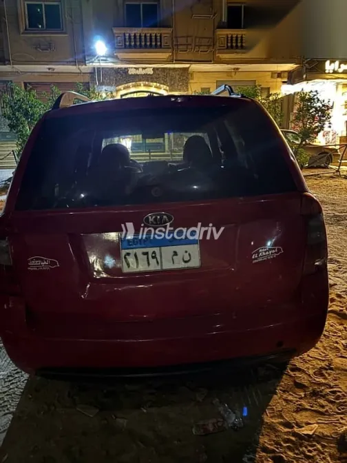 كيا كارينز 2010 أحمر مستعملة للبيع - 1