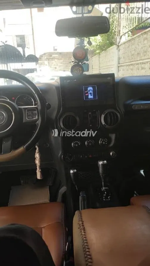 جيب رانجلر 2015 أسود مستعملة للبيع - 4