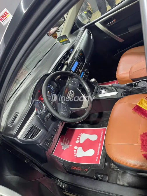 تويوتا كورولا 2015 أبيض مستعملة للبيع - 3