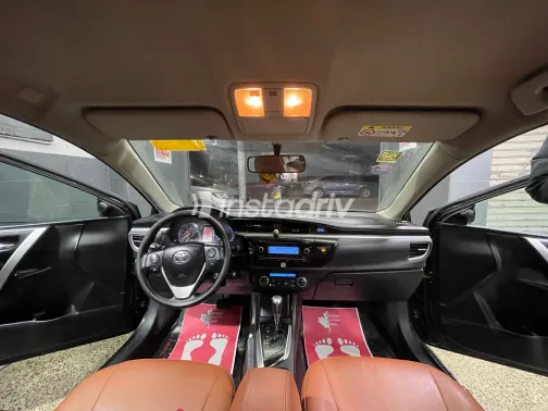 تويوتا كورولا 2015 أبيض مستعملة للبيع - 4