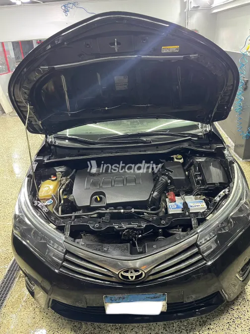 تويوتا كورولا 2015 أبيض مستعملة للبيع - 5