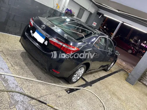 تويوتا كورولا 2015 أبيض مستعملة للبيع - 6