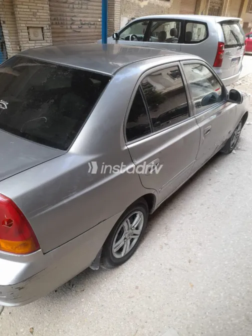 هيونداي فيرنا 2013 أبيض مستعملة للبيع - 4