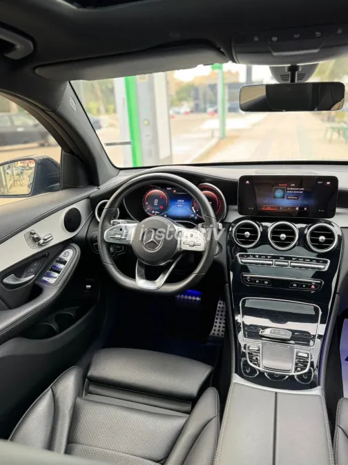 مرسيدس GLC 300 2022 أبيض مستعملة للبيع - 2