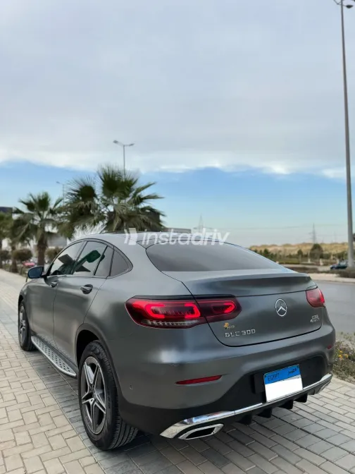 مرسيدس GLC 300 2022 أبيض مستعملة للبيع - 3