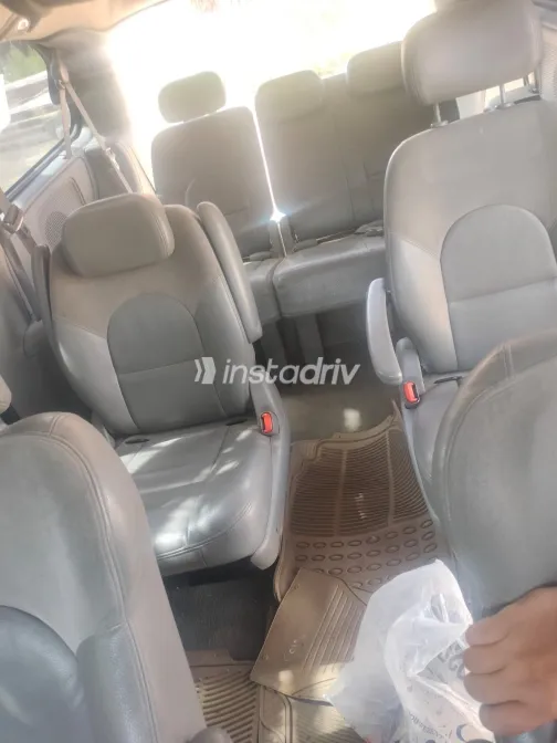 Chrysler Town & Country 2005 White Used for Sale - 5