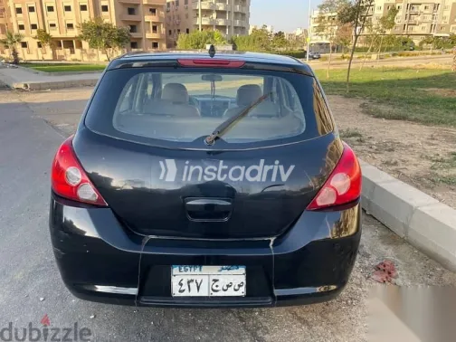 نيسان تيدا 2012 أسود مستعملة للبيع - 2
